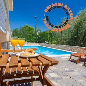  Apartman Pansion Tina